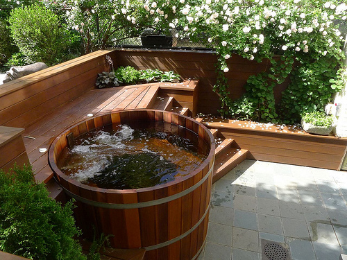 round out door hot tubs